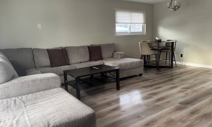 Brampton Casa | Spacious Family Home in the Heart of Peel Village