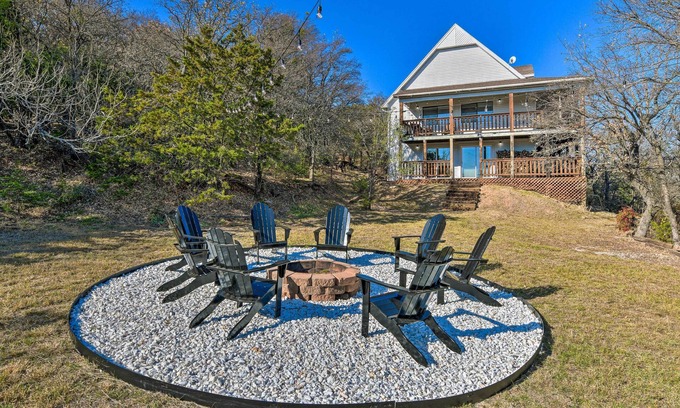 Gordon Casa | Spacious Family Home on the Water + Boat Dock