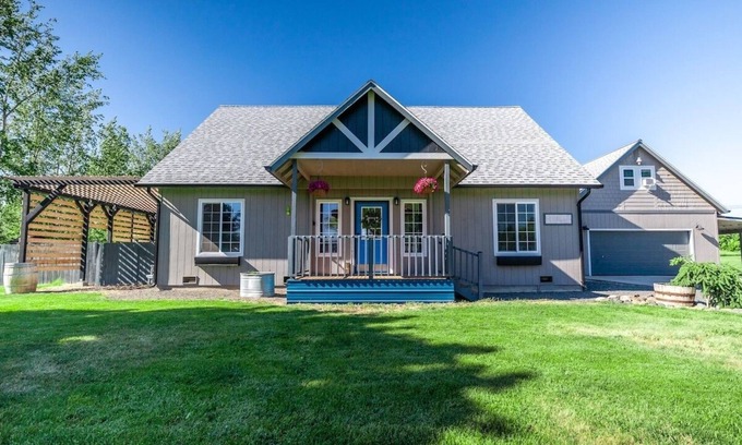 Ellensburg Casa | Spacious Family Home w/ Hot Tub
