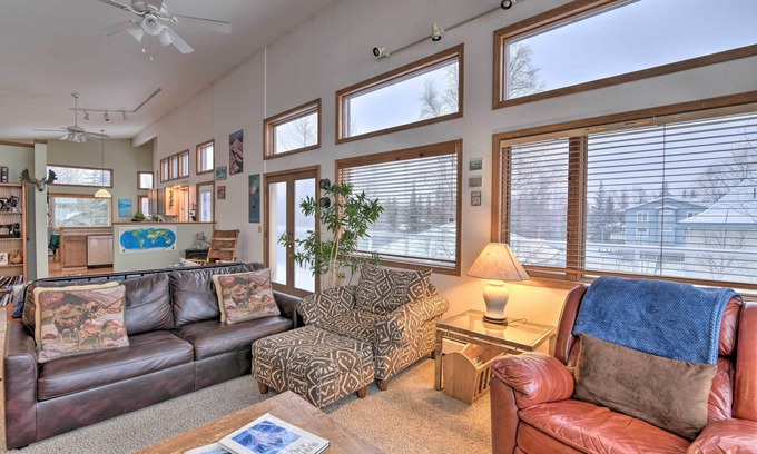 Huffman - O' Malley Cabaña | Spacious Family Home w/ Deck + Million-dollar View