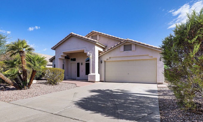 Tempe Casa | Spacious Family Home w/Yard Near Arizona Mills!