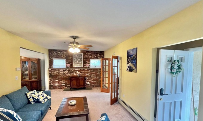Verona Casa | Spacious family home with central air! 5 min walk to verona park