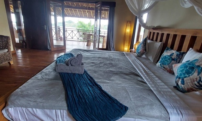 Batu Putih Casa | Spacious family Villa with freshwater pool, private garden, South West Lombok