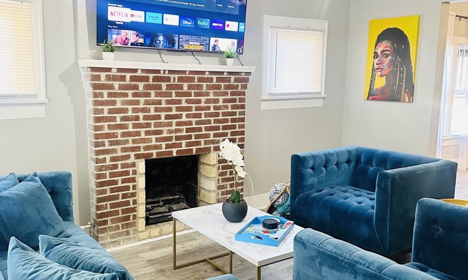Rossville Casa | Spacious Family Oasis - Timeless Charm