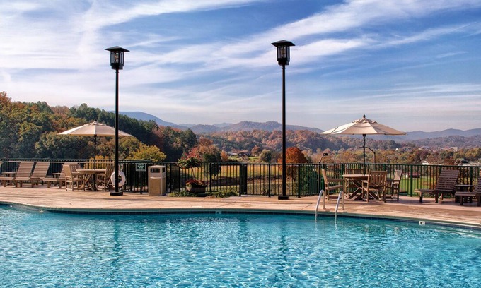 Sevierville Complejo | Amplio complejo familiar cerca del Museo Titanic y Dollywood con 4 piscinas de agua salada
