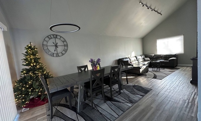 North Central Westminster Casa | Spacious family retreat with backyard & theater room
