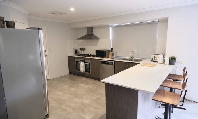 Dawesville Casa | Spacious Family Retreat
