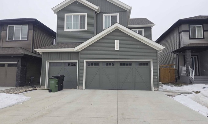 West Edmonton Casa | Spacious Family Retreat Near West Edmonton Mall | Gym, Ravine, Trails, Netflix