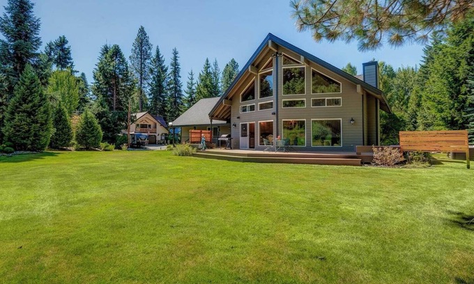 Cle Elum Casa | Spacious Golf Course Getaway Hot Tub Trails Sleeps 12 Adventure Ready