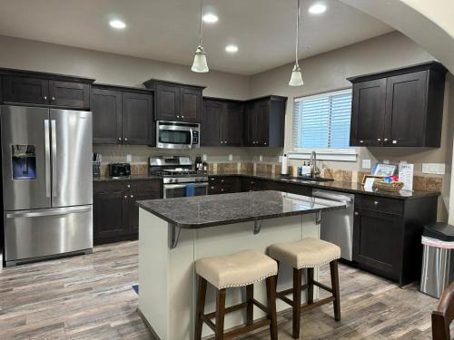 Meridian Casa | Spacious Family Retreat with Hot Tub & Home Theater
