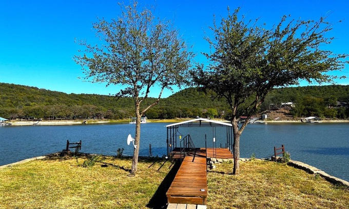 Gordon Casa | Spacious Family-sized Lake house on Lake Palo Pinto