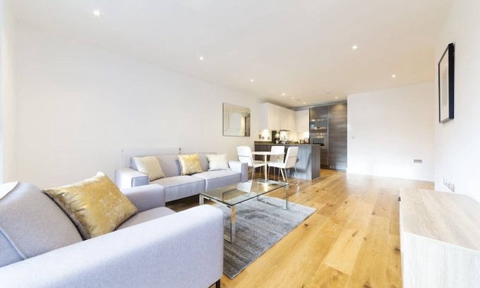 Island Gardens Apartamento | Spacious family sized stylish apartment- with large balcony