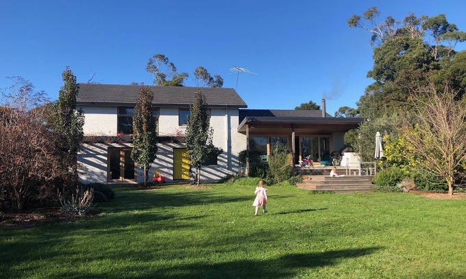 Mount Eliza Casa | Spacious family stay near Peninsula beaches and wineries