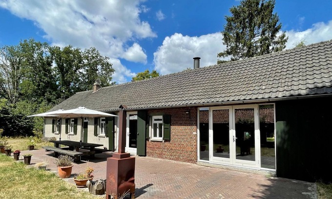 Stramproy Otro | Spacious Farmhouse near Forest in Stramproy