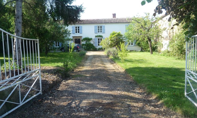 Estampes Otro | Amplia casa de campo, piscina privada, 4 baños, sala de juegos, internet y TV satelital