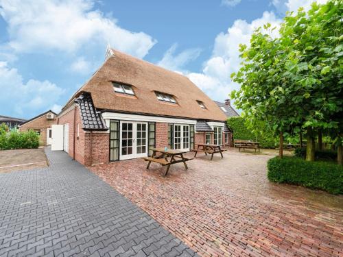 Noardburgum Casa | Spacious Farmhouse with Sauna, hottub