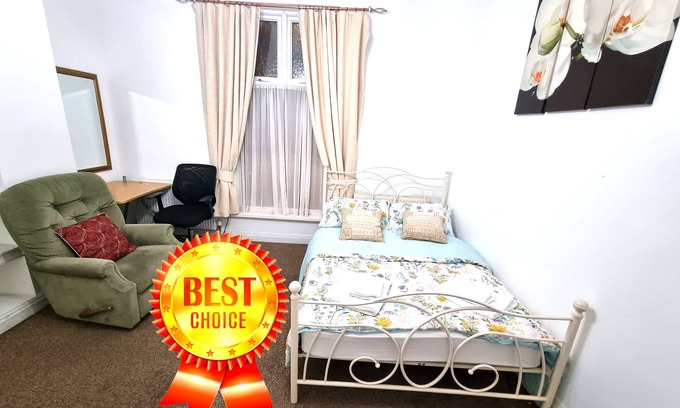 Rochdale Apartamento | Spacious Flat Free Parking Fast Wi-Fi Visit Rochdale Manchester Oldham Bury