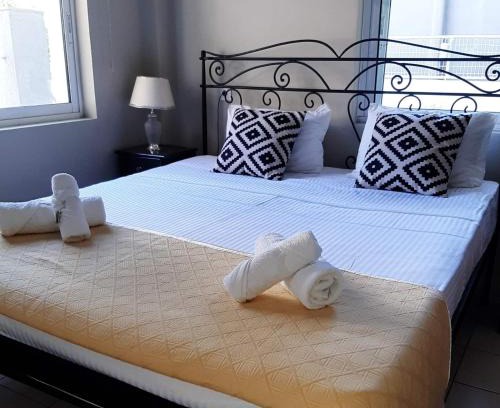 Filiatra Casa | Spacious flat with private garden