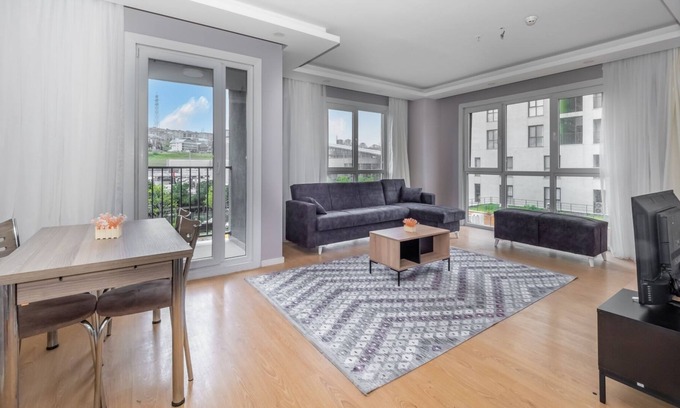 Esenyurt Apartamento | Spacious Flat with Shared Pool in Esenyurt