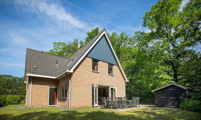 Kootwijk Casa | Spacious forest retreat with sauna