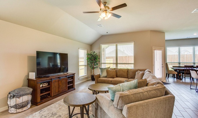 Forney Casa | Spacious Forney Home Rental w/ Game Room!