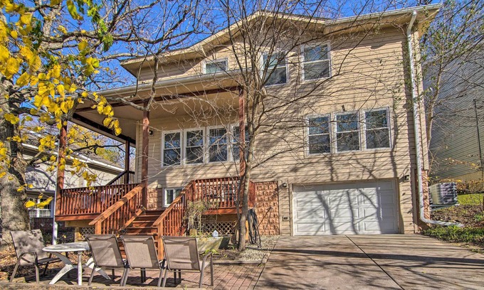 Fox Lake Casa | Spacious Fox Lake Home w/ Deck + Gas Grill!