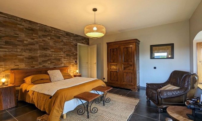 Saint-Privat-d'Allier Cama Y Desayuno | Suite espaciosa con bienestar, aparcamiento, wifi, en Saint-Privat-d'Allier