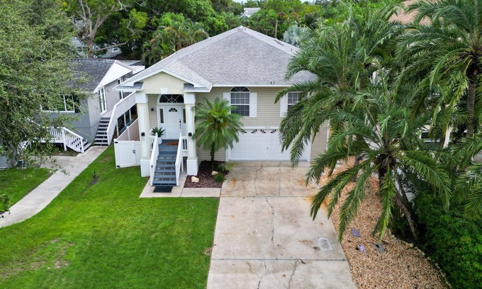 Ozona Casa | Spacious full remodeled luxury retreat w/Private pool, golf cart, movie theater