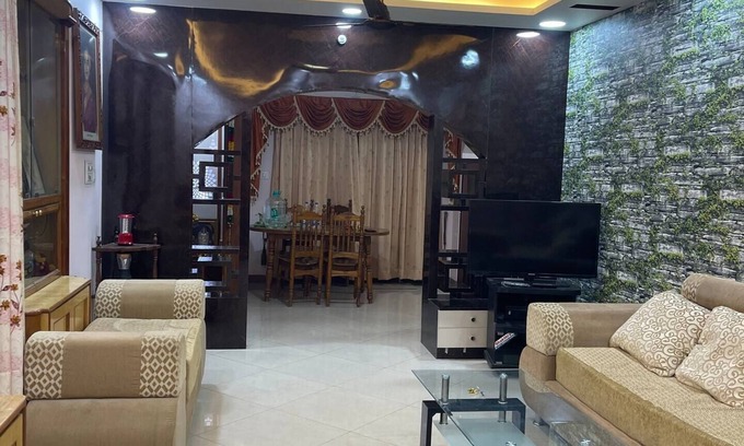 Malleshwaram Apartamento | Spacious & Fully furnished 2-bedroom apartment in Malleshwarm Bengaluru.
