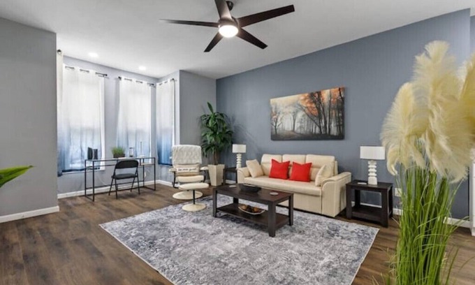 Erie Apartamento | Spacious fully remodeled king size bed apartment Sleeps four
