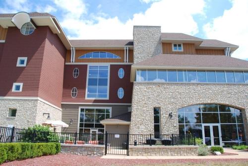 Traverse City Casa | Spacious furnished suite at Peninsula Bay Resort