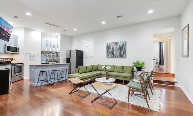 Eckington Otro | SPACIOUS GARDEN OASIS IN THE HEART OF DC! WALKABLE TO IT ALL!