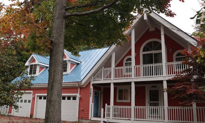Manistee Casa | Spacious getaway nestled between two beautiful lakes!