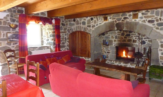 Valbeleix Casa | SPACIOUS GITE in the heart of the Parc des Volcans d'Auvergne near Besse St Anastaise
