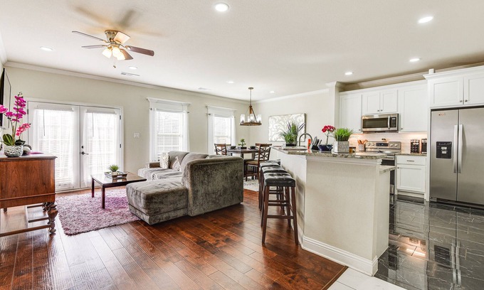 Grand Prairie Casa | Spacious Grand Prairie Home w/ Fenced Yard + Patio
