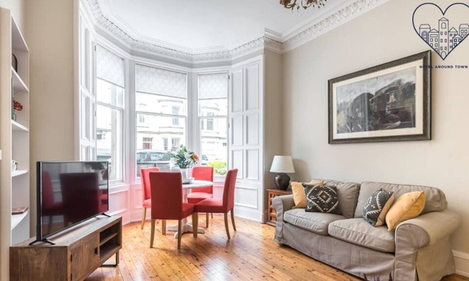 Comely Bank Apartamento | Amplia planta baja de 2 dormitorios, en zona de moda.