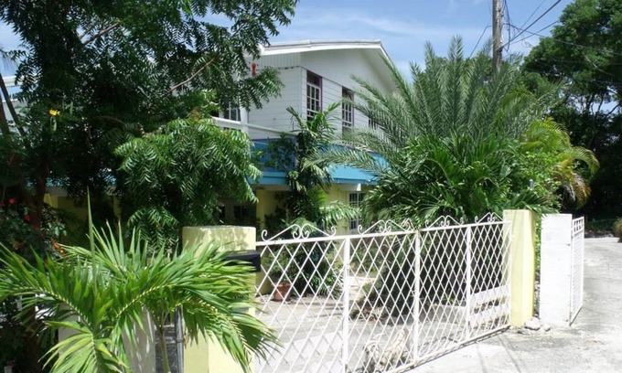 Hastings Apartamento | Spacious ground floor apartment close to beaches, bars and restaurants