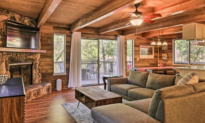 Groveland Cabina | Spacious Groveland Cabin w/ Wraparound Deck!