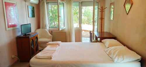 Chios Apartamento | Spacious guesthouse with garden and seaview