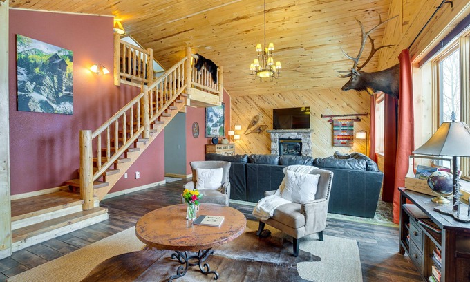 Gunnison Casa | Spacious Gunnison Home: Ski, Hike, Bike & Fish!