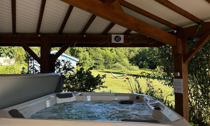 La Chapelle-aux-Bois Cabaña | Casa espaciosa con spa, ping-pong y futbolín, ideal para relajarse en familia
