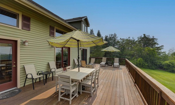 Hammondsport Casa | Spacious Hammondsport Home on 6 Acres w/ Lake View