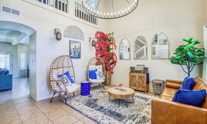 Biggs Field Casa | Spacious Haven with Outdoor Fun, 5 Bd Home, Primary King, EV Charger, Grill