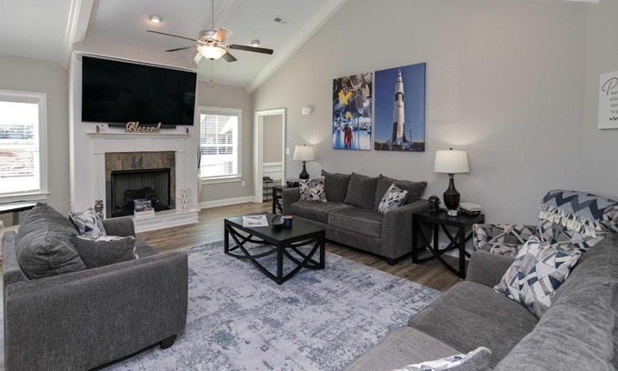 Hazel Green Casa | Spacious Hazel Green Home with Fireplace, Yard!