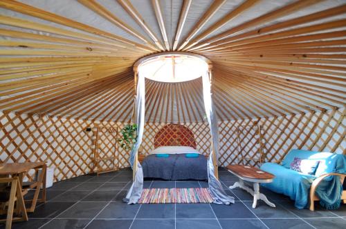 Bow Street Otro | Spacious heated Yurt with Hot tub, 5 mins to beach