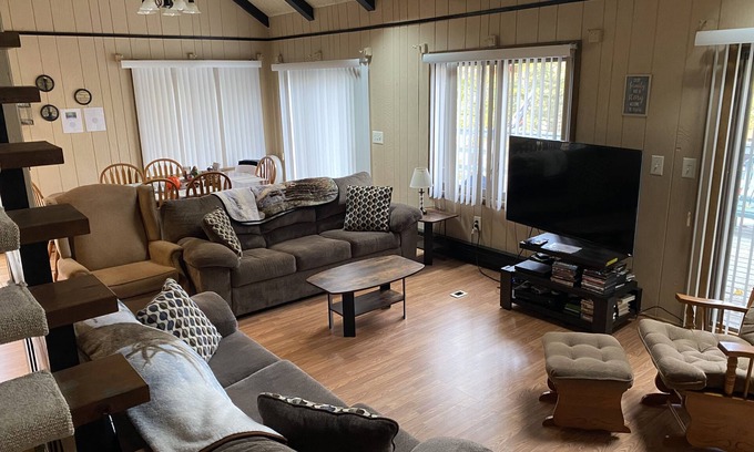 Hamlin Chalet De Esquí | Spacious Hideout Chalet w/gameroom, close to amenities