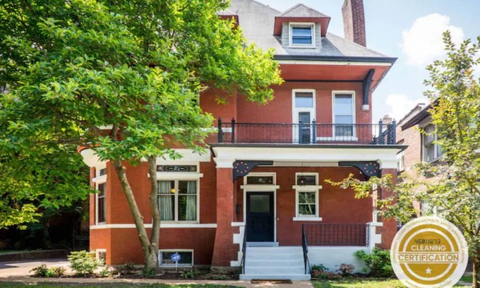 Shaw Casa | Spacious + Historic 3-story Home Private Driveway Sleeps 16 Convenient Location!