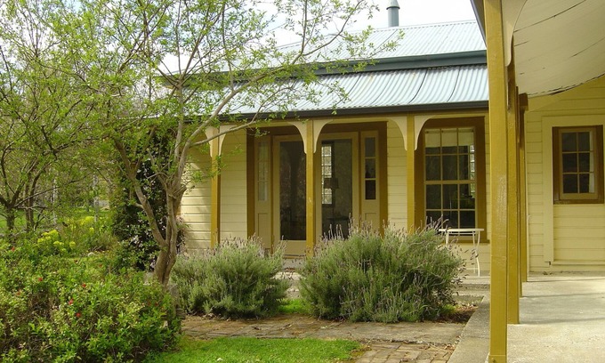 Pirinoa Cabaña | Spacious historic cottage