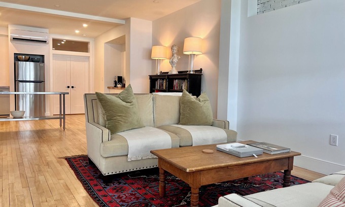Downtown Halifax Apartamento | Spacious historic downtown Halifax apartment