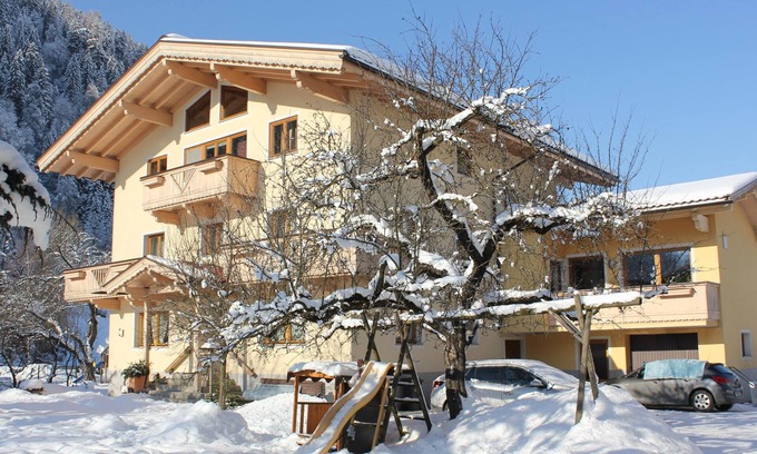 Aschau Im Zillertal Casa | Spacious holiday home with ski bus at the door